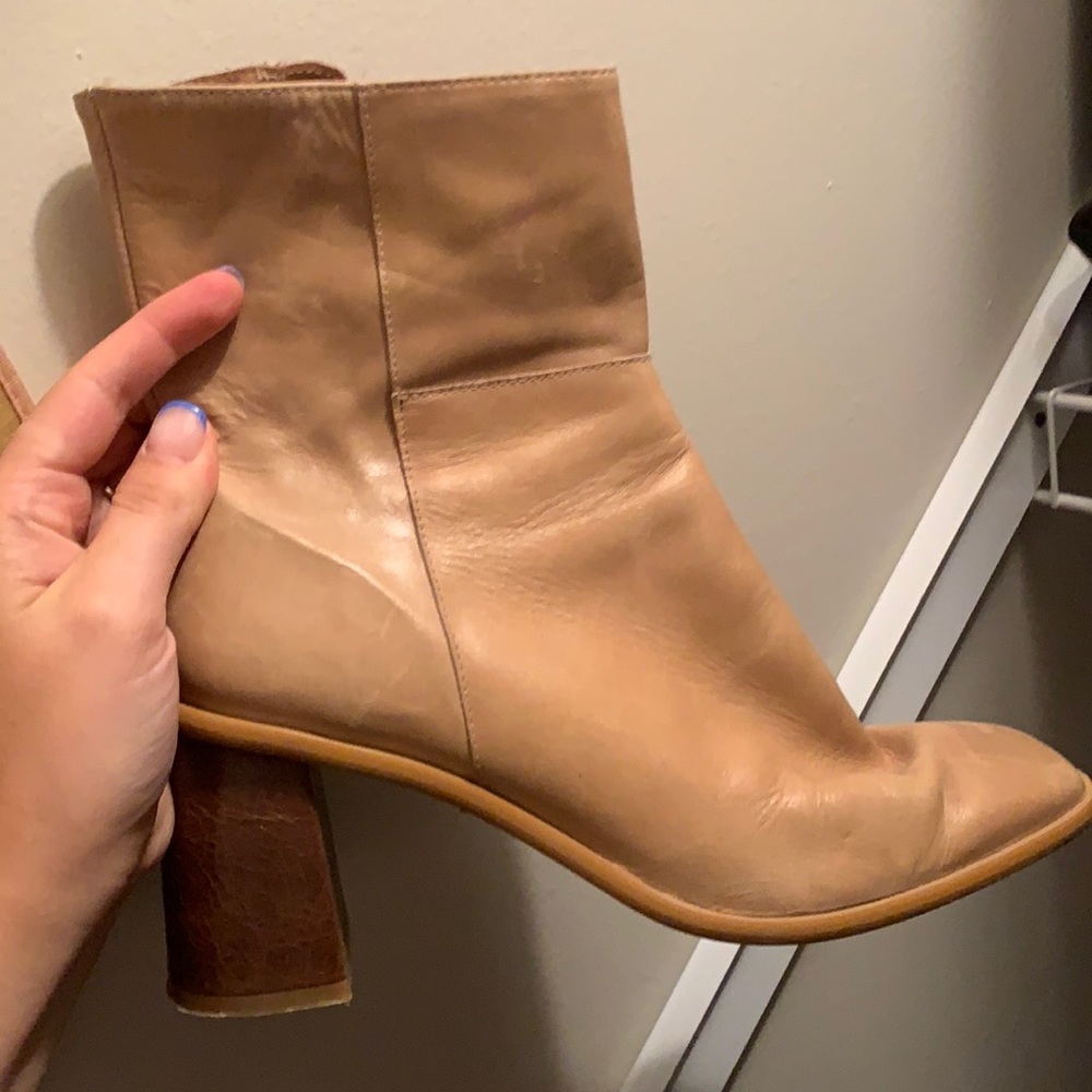 ALOHAS Leather boots